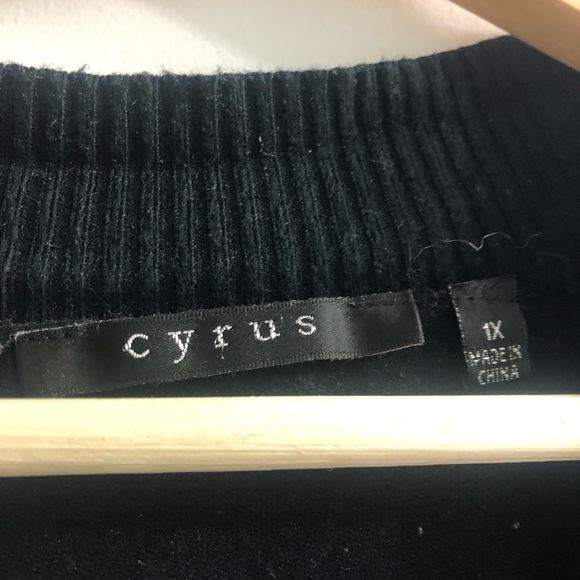 Sweaters - Picture 8 of 8